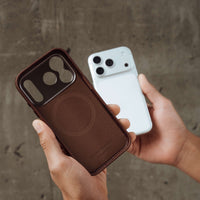 Pro Leather Case - iPhone 17 Pro - Brown